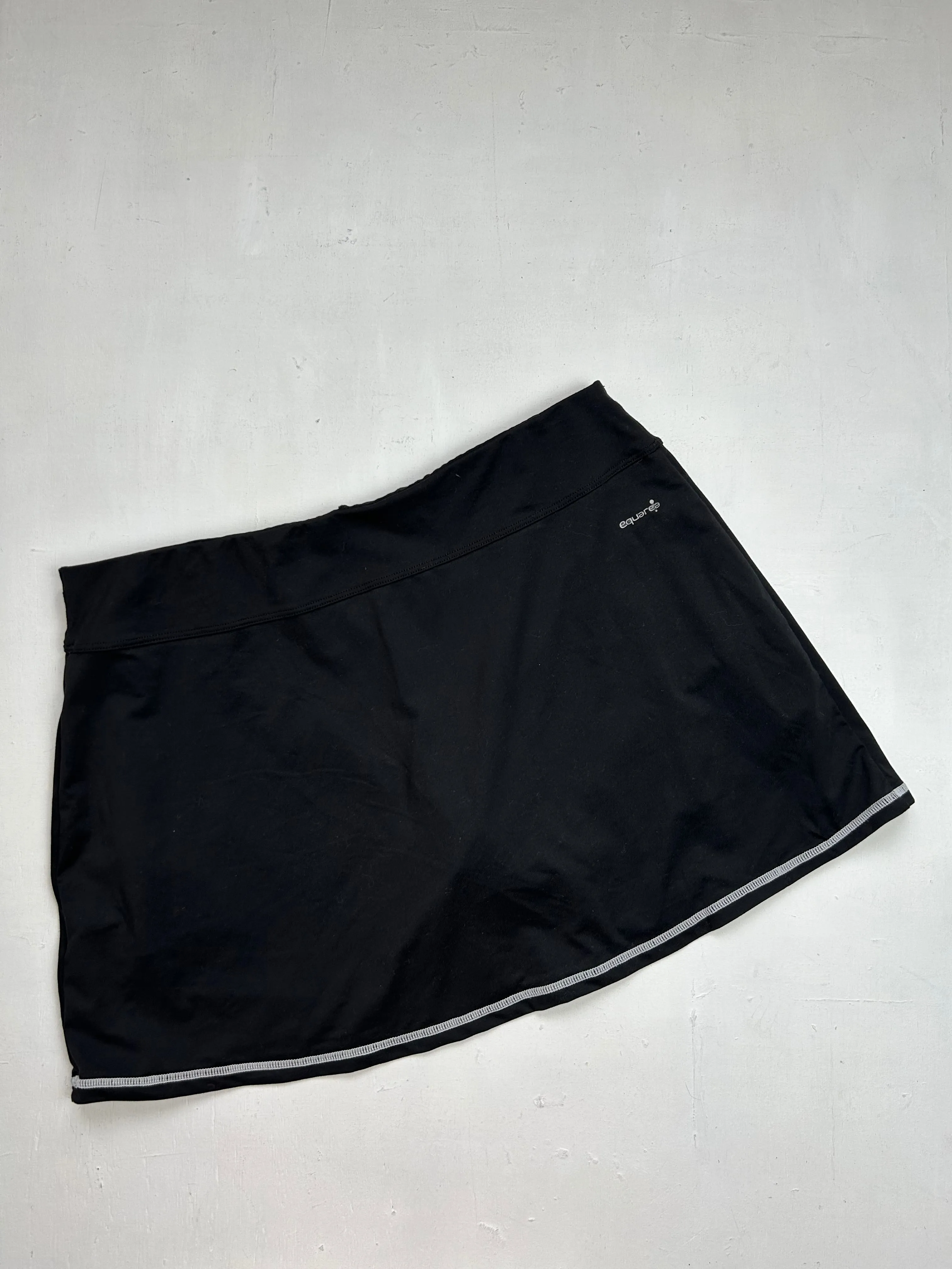 Black low rise y2k 90s vintage mini tennis skort (M)