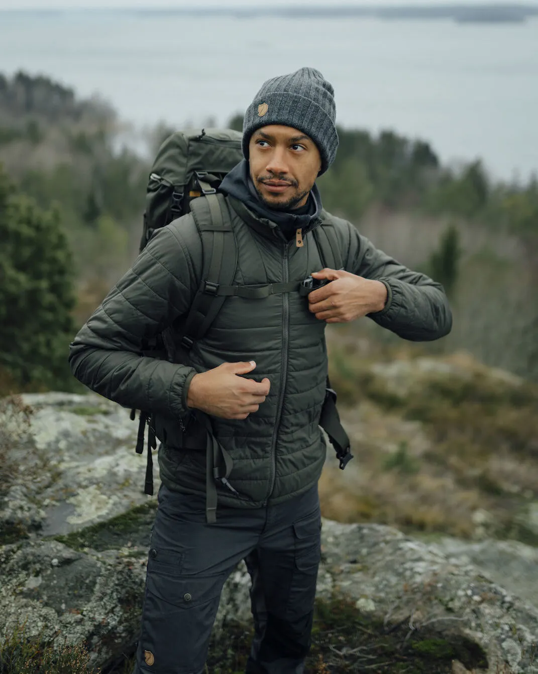 Fjällräven Men&#x27;s Vidda Pro Ventilated Trousers Short Dark Grey/Black | Buy Fjällräven Men&#x27;s Vidda Pro Ventilated Trousers Short Dark Grey/Black here | Outnorth