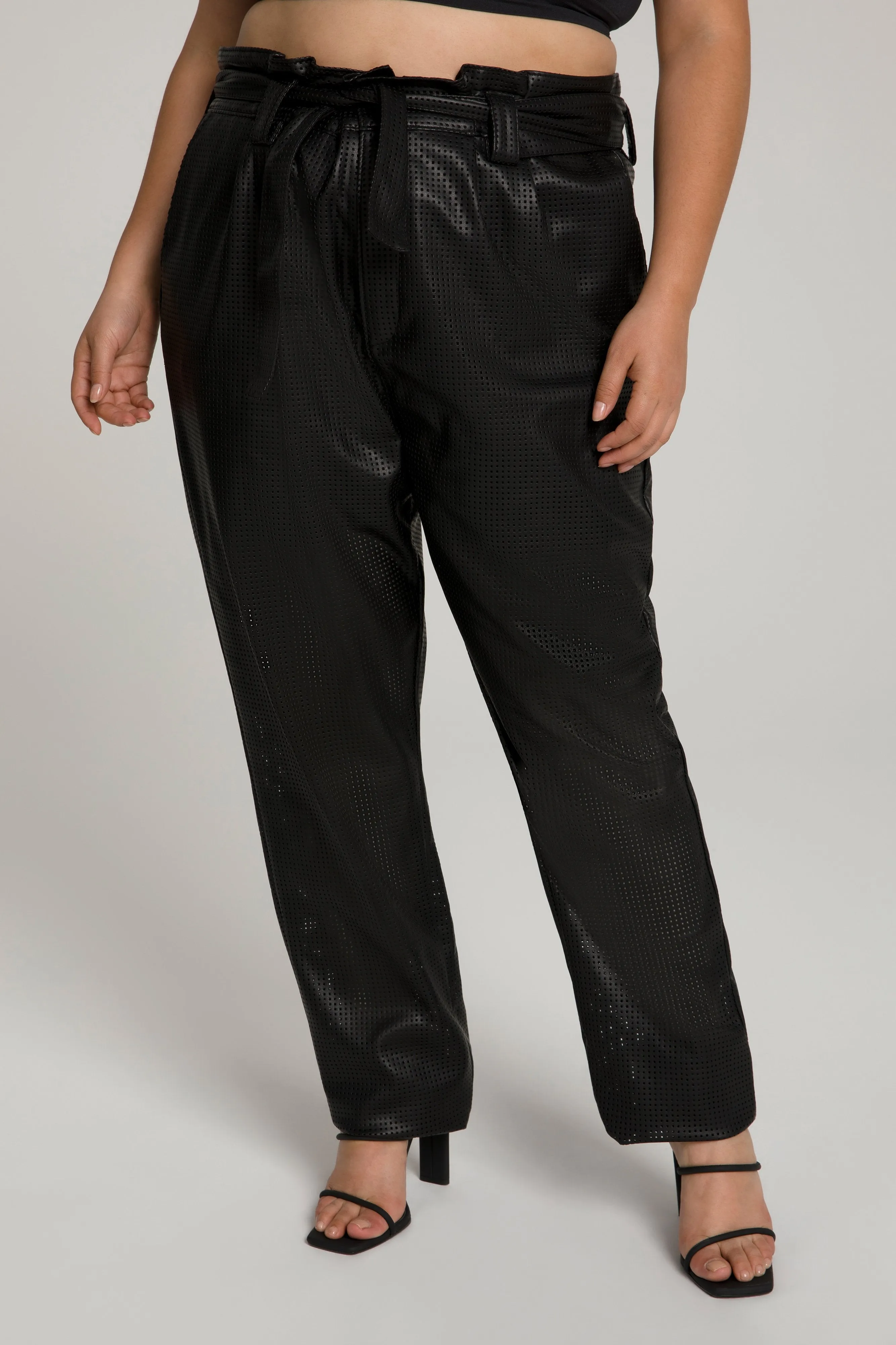 PERFORATED PLEATED PANT | BLACK001