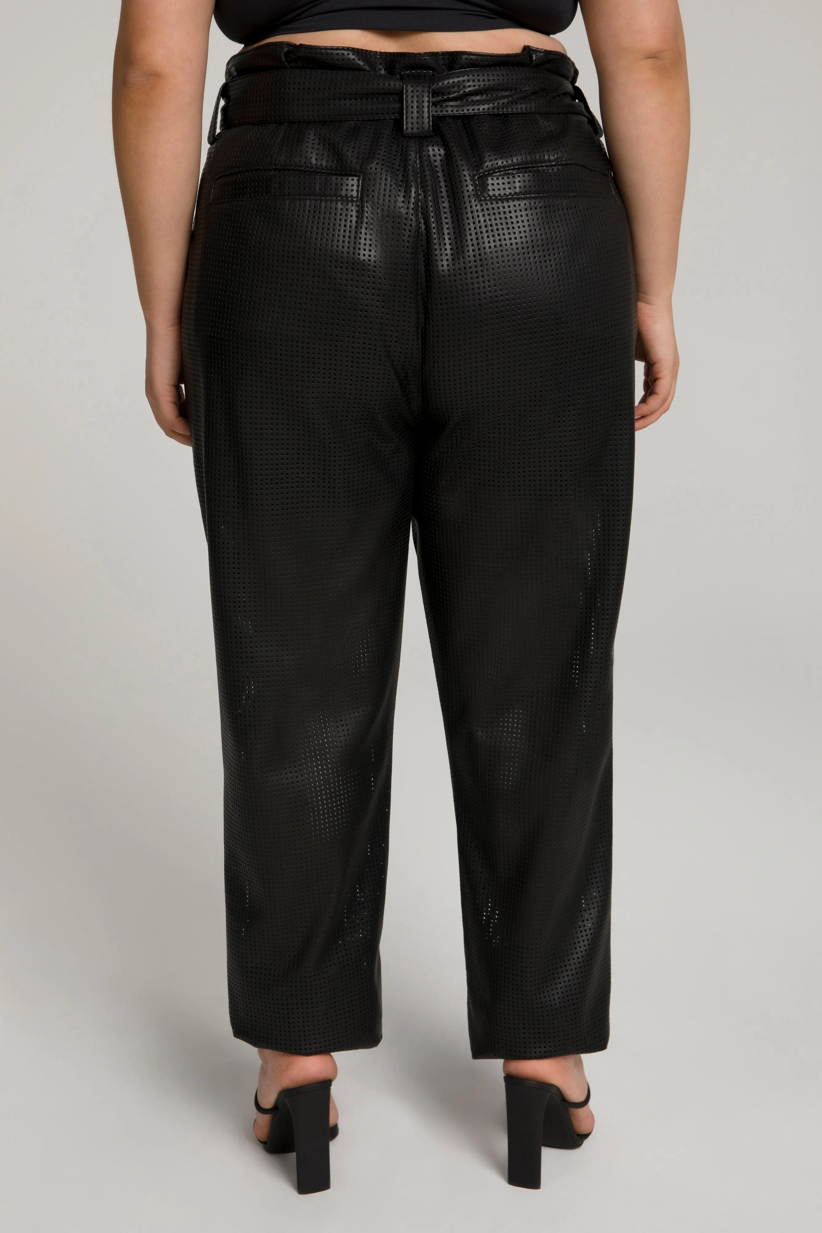 PERFORATED PLEATED PANT | BLACK001