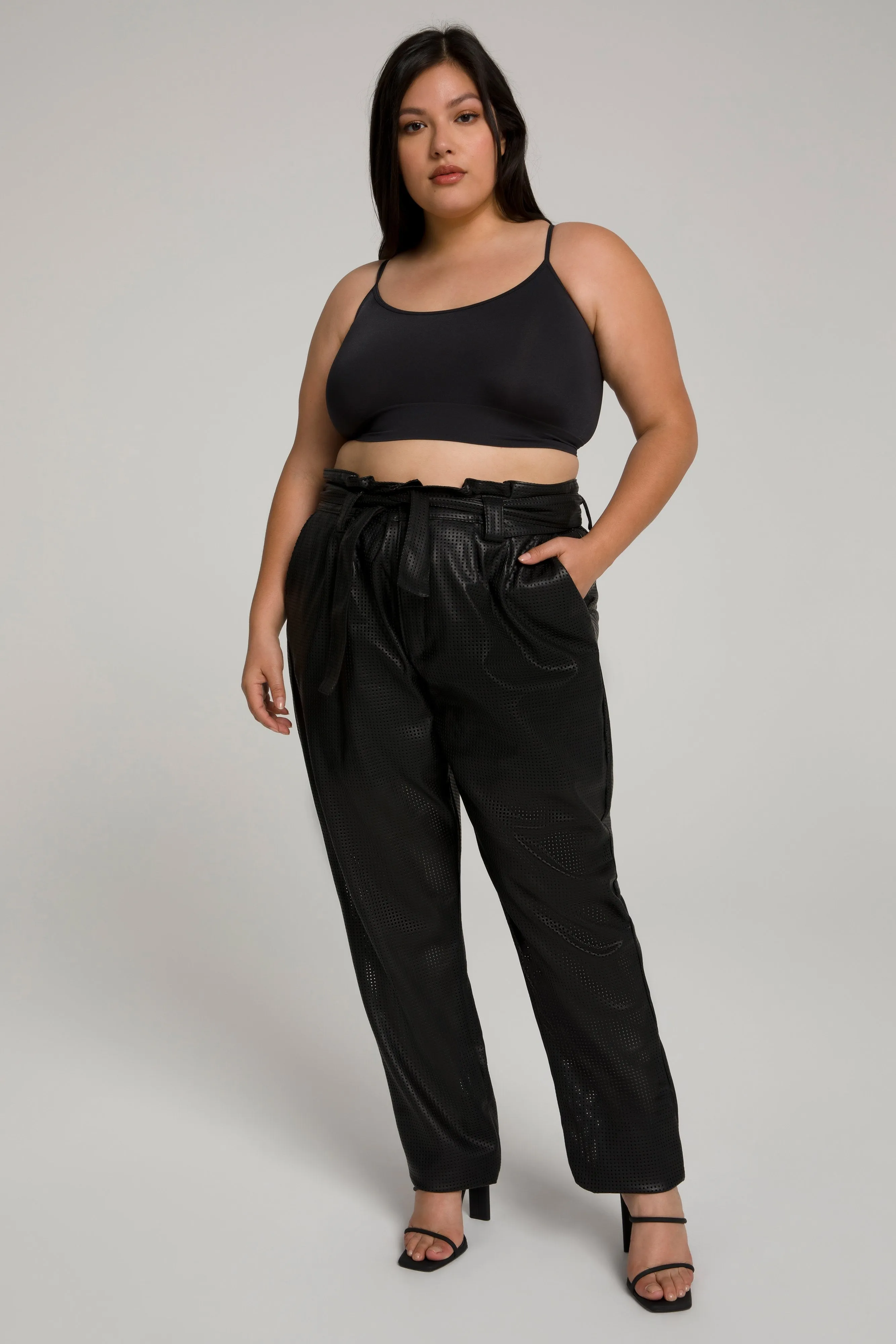 PERFORATED PLEATED PANT | BLACK001